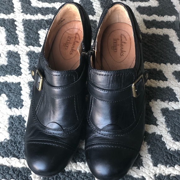 CLARKS Indigo Leather Ankle Bootie sz 7 -like NEW - Picture 3 of 5